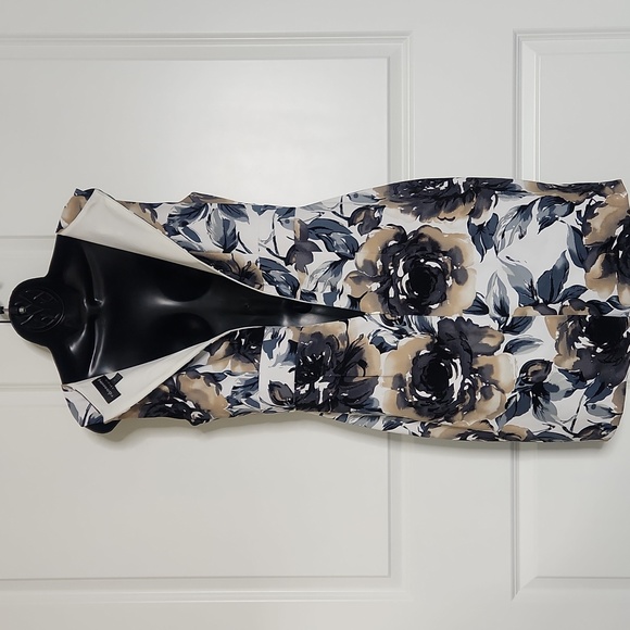 Sleeveless Floral Lined Dress - Picture 8 of 9